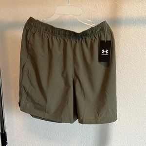 Mens New with Tags Under Armor light weight shorts size M